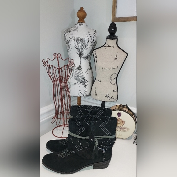 Naughty Monkey Western Cuffed Ankle Boot NWOB - Picture 4 of 8